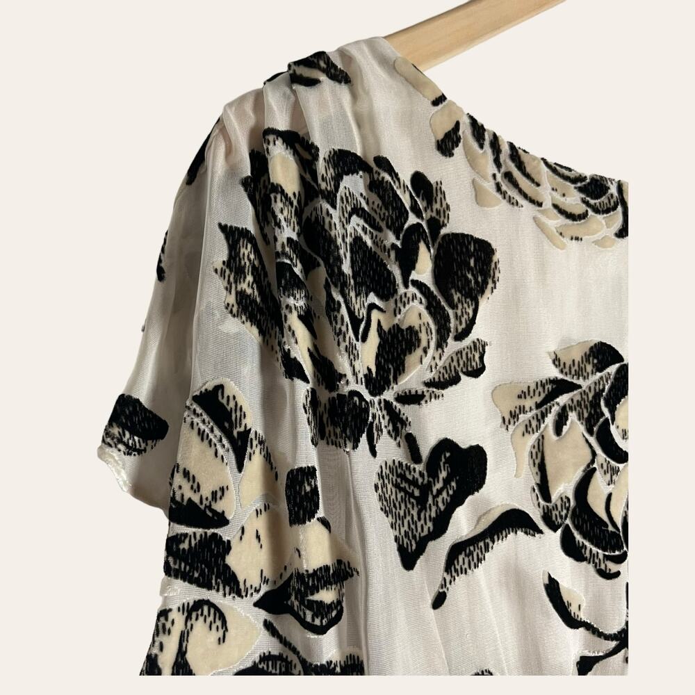 Alice + Olivia White Black Brushed Floral Silk Blend Batwing Flounce Top Size XS - Picture 3 of 9